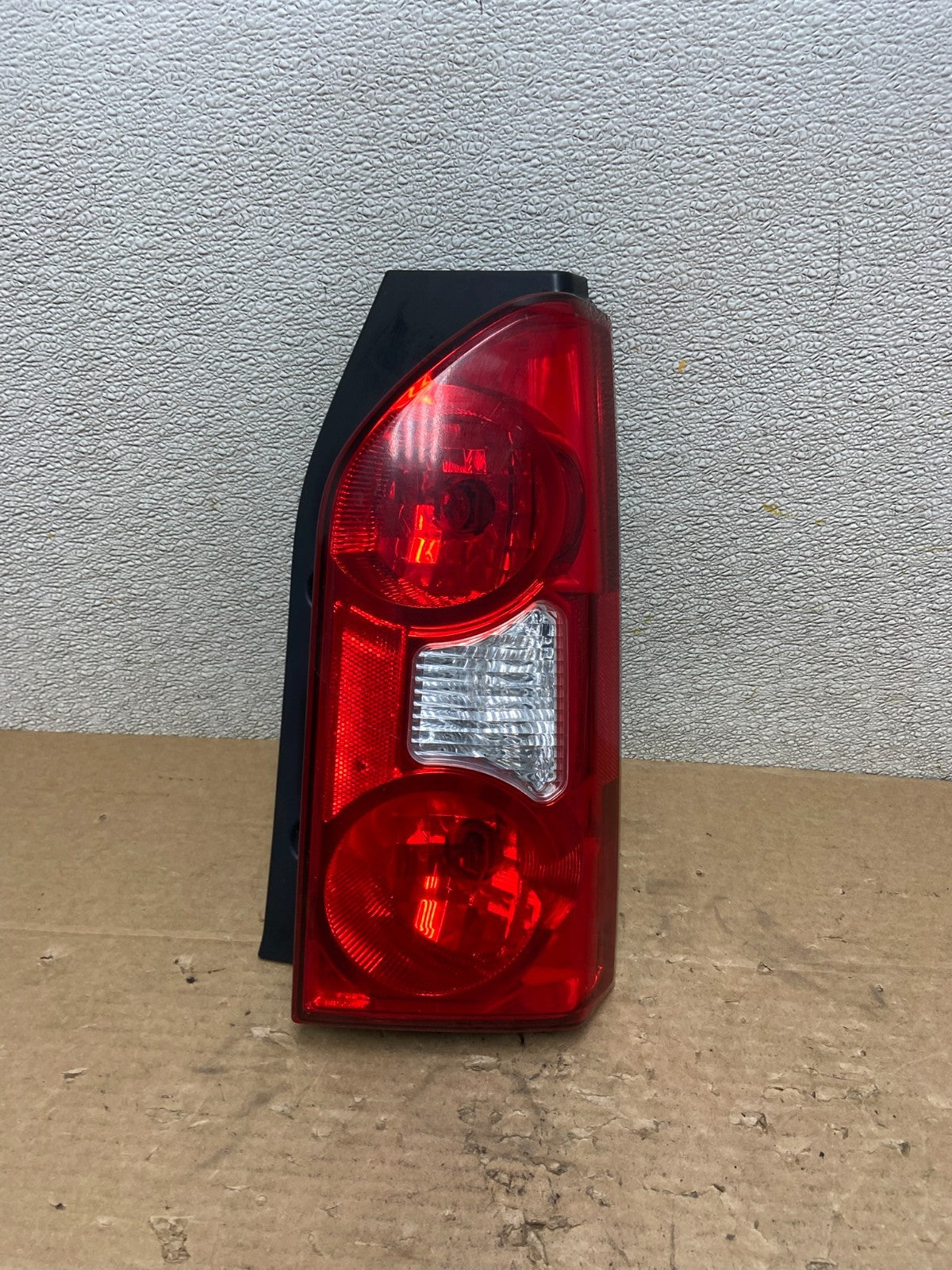 2005 to 2015 Nissan Xterra Right Passenger Rh Side Tail light AB4749 LK0