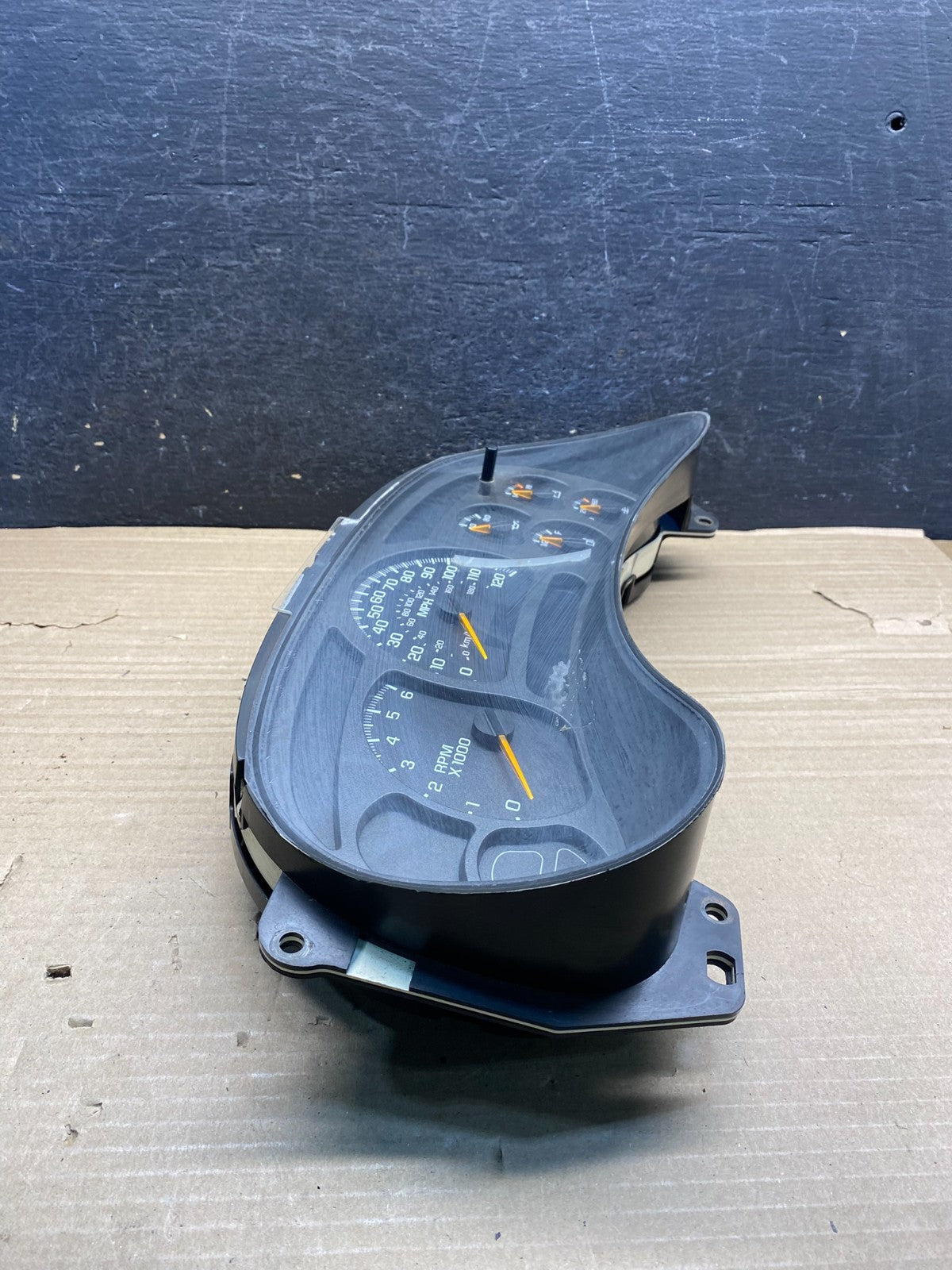 2003 to 2006 Chevrolet Silverado Speedometer Instrument Cluster AH9928 DW1