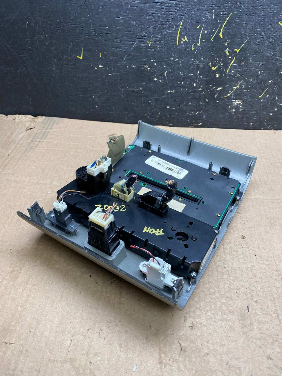 2004 to 2007 Nissan Armada Bose Radio CD Player A/C Climate Control OEM Z0032 DG5