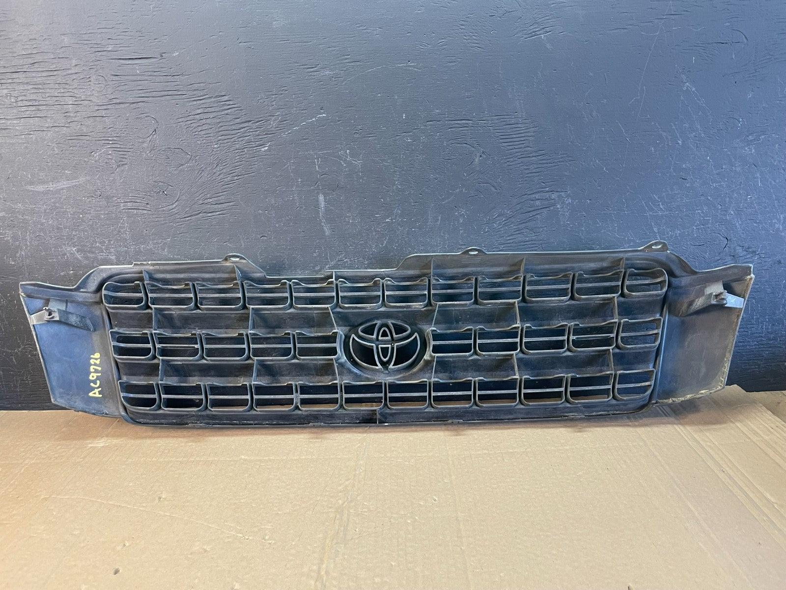 2001 - 2003 Toyota Highlander Front Upper Grille Grill With Emblem AC9726 DW4