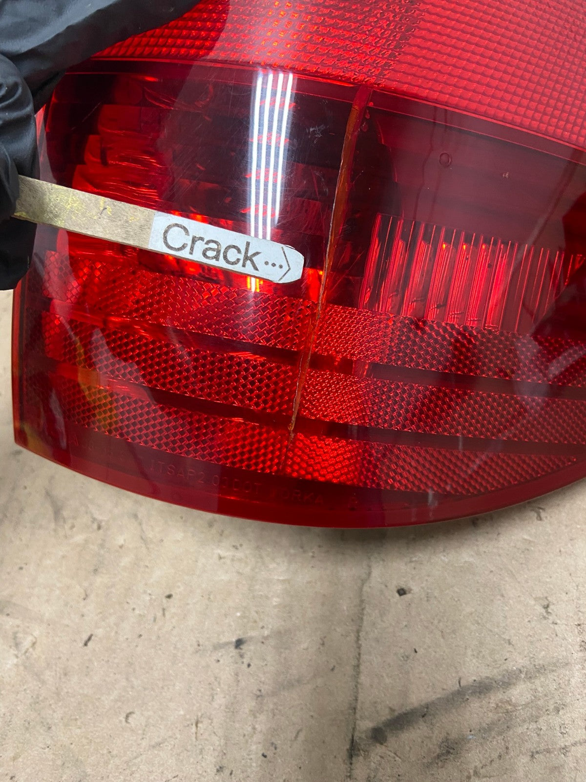 2004-2005 Toyota Sienna Right Passenger Rh Side Tail Light AG4795 LK4