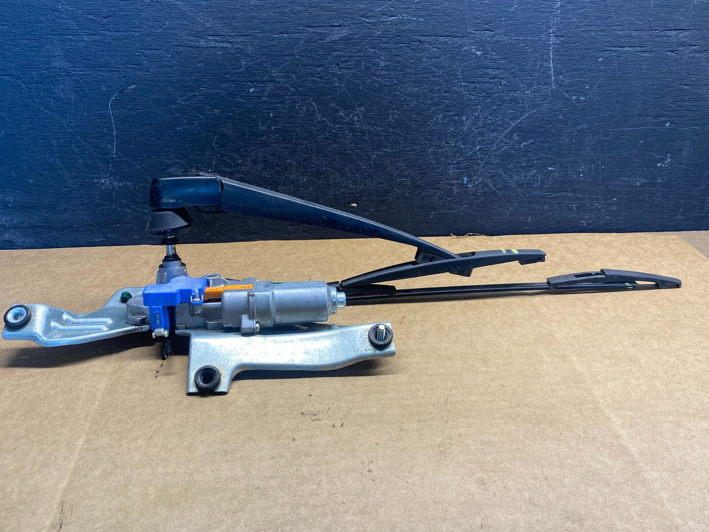 2010 to 2013 Subaru Forester Rear Windshield Washer Wiper Motor AD74721