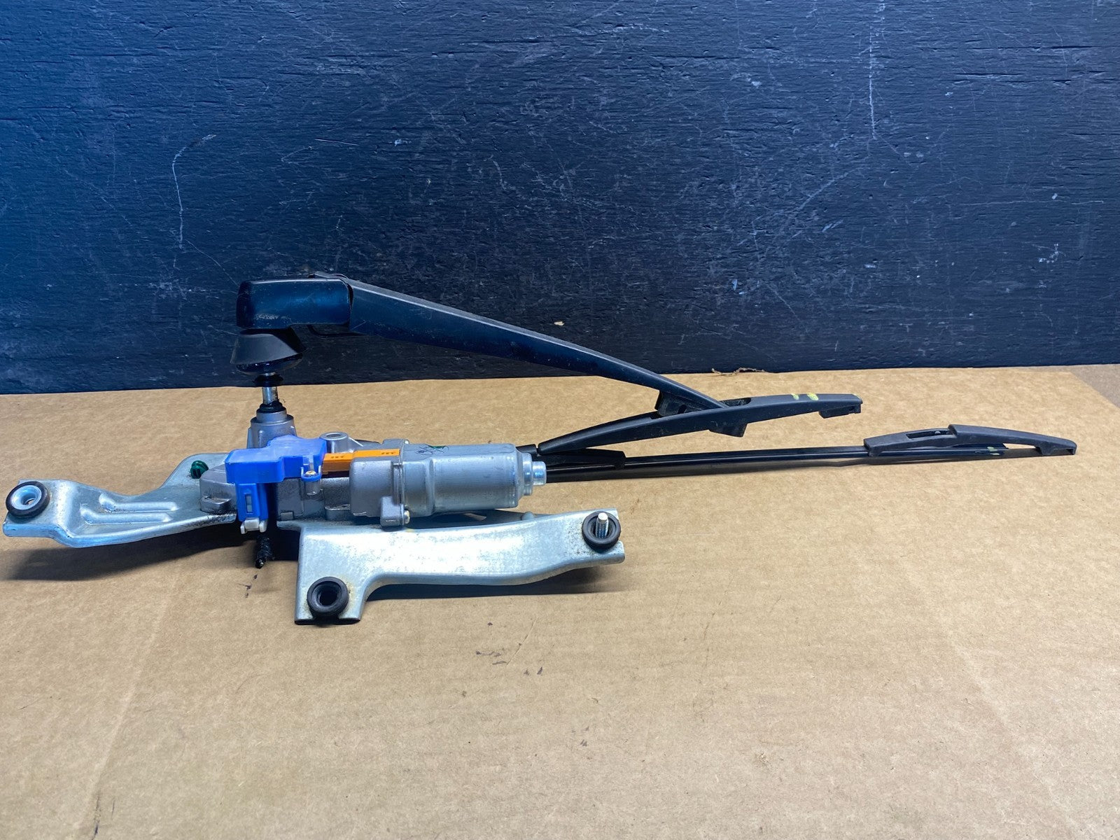 2010 to 2013 Subaru Forester Rear Windshield Washer Wiper Motor AD74721
