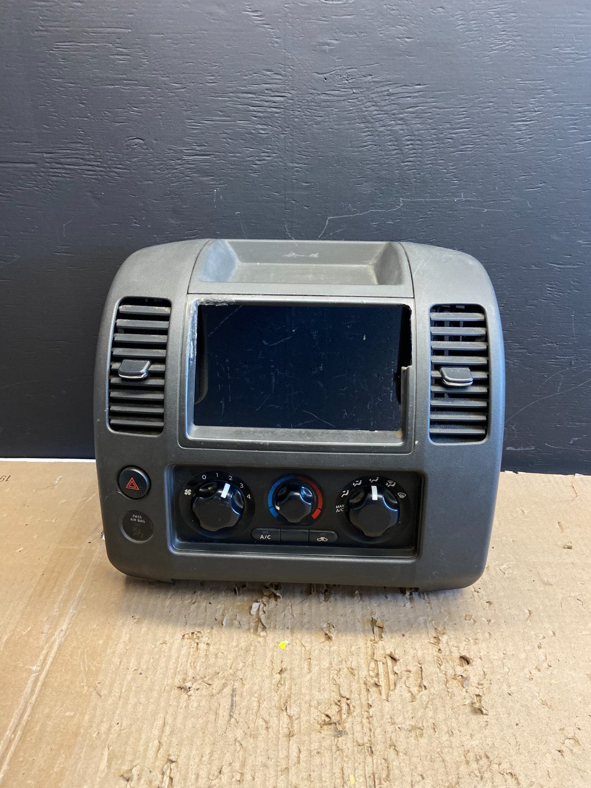 2005-2008 Nissan Xterra Radio A/C Heat Temperature Climate Control OEM AB5901 DG0