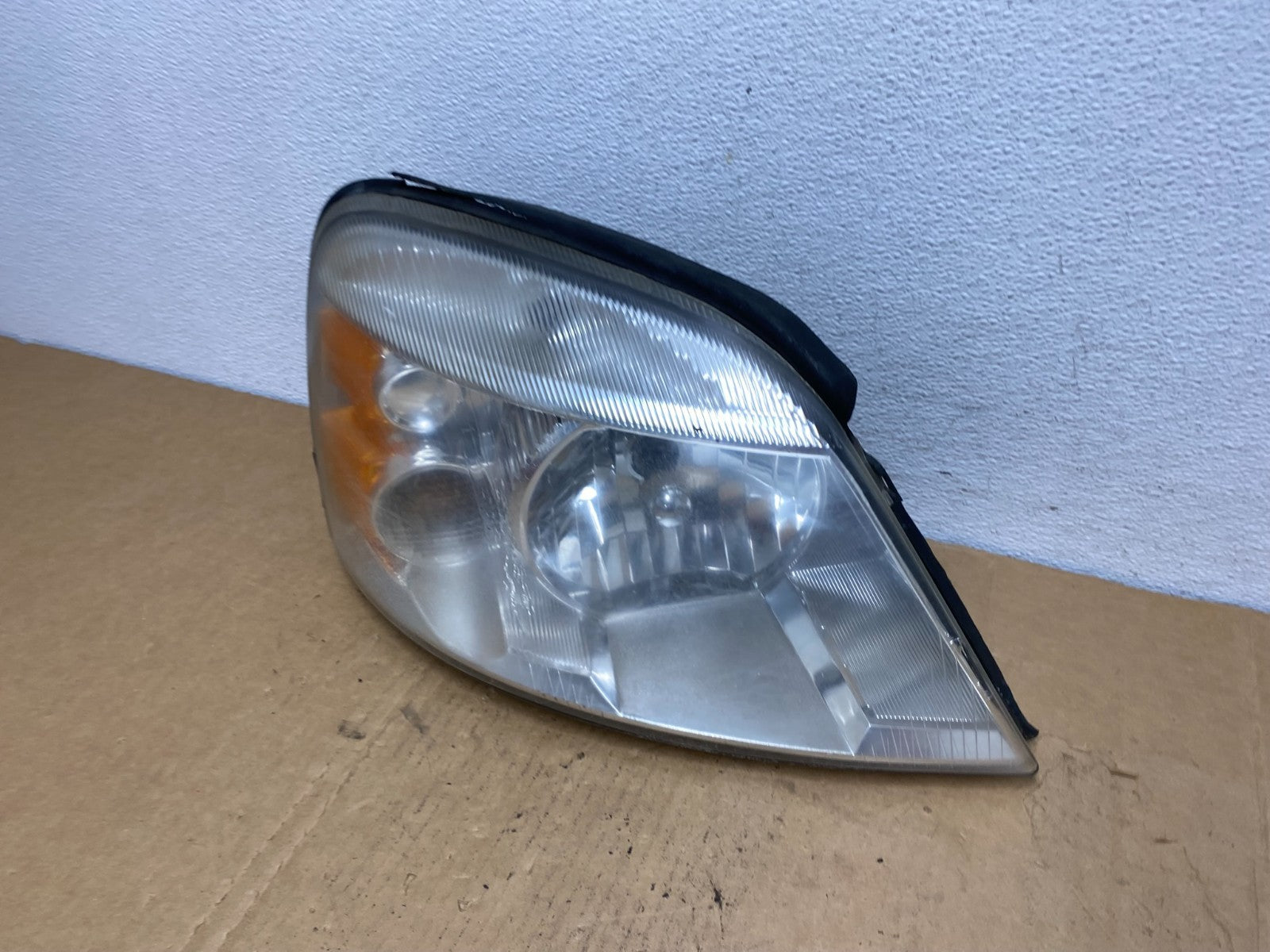 2004 - 2007 Ford Freestar Right Passenger RH Side Headlight Halogen AC8472 DW1