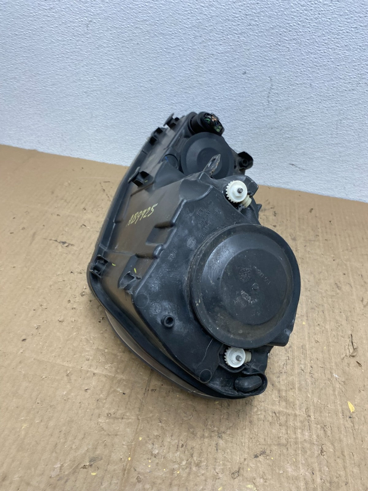 2010-2014 Volkswagen Golf MK6 GTI Right Passenger RH Halogen Headlight AD2427 DW7