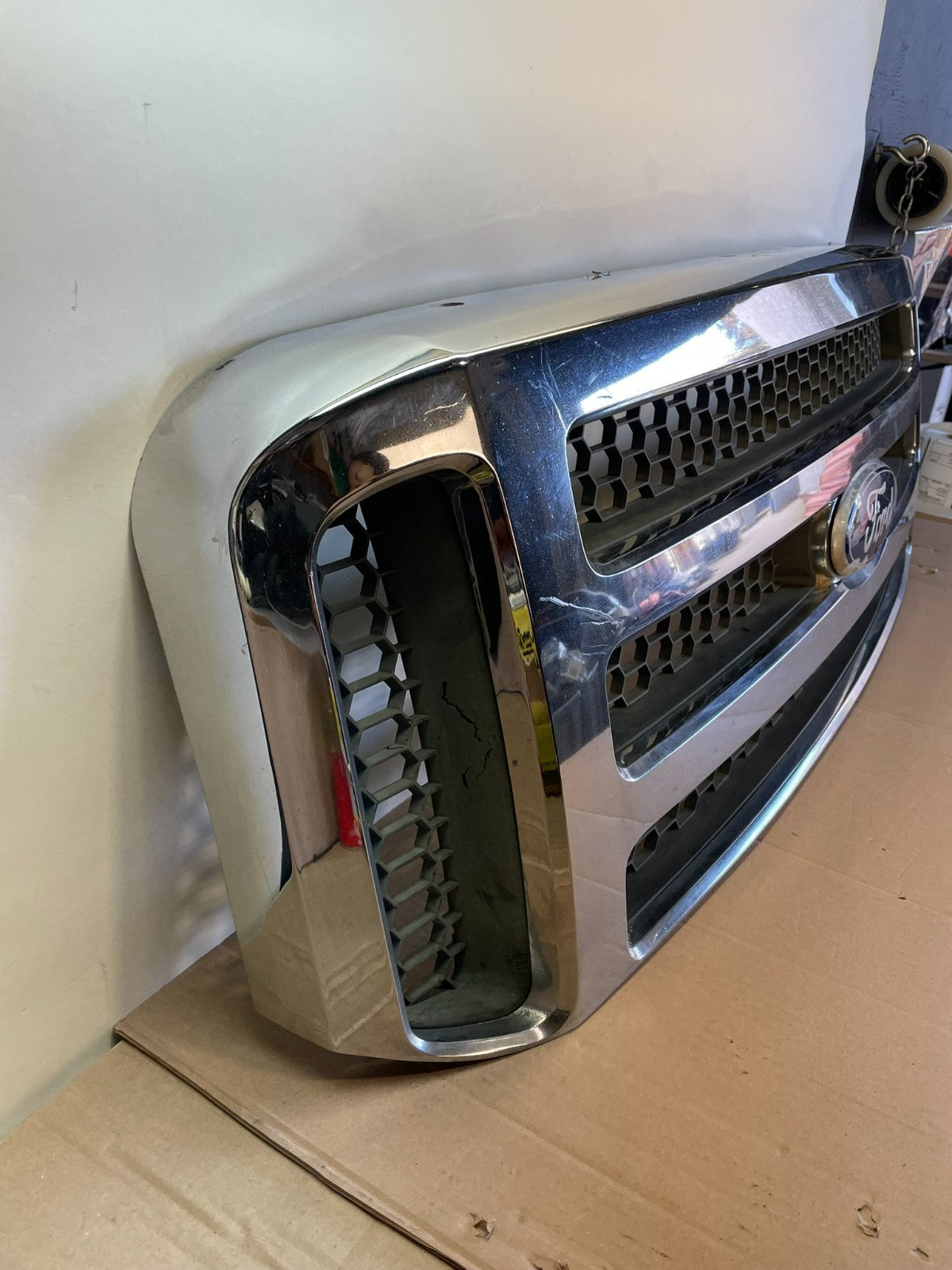 2005 to 2007 Ford Super Duty F250 Front Upper Grill Grille Aftermarket AJ0692 DG2