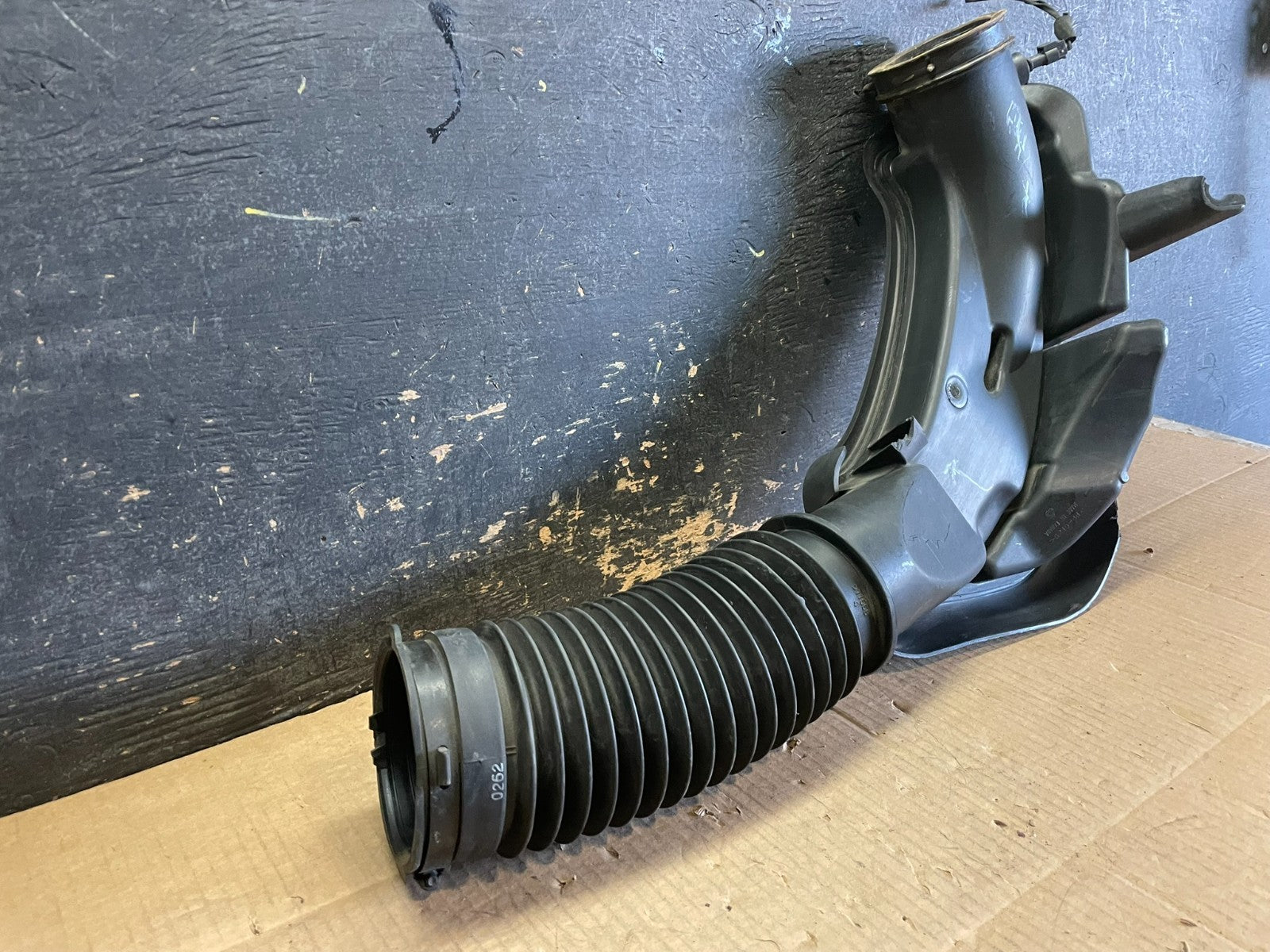 2011 to 2018 Chrysler 300 3.6L Air Intake Duct Tube Cleaner OEM y1743 DG5