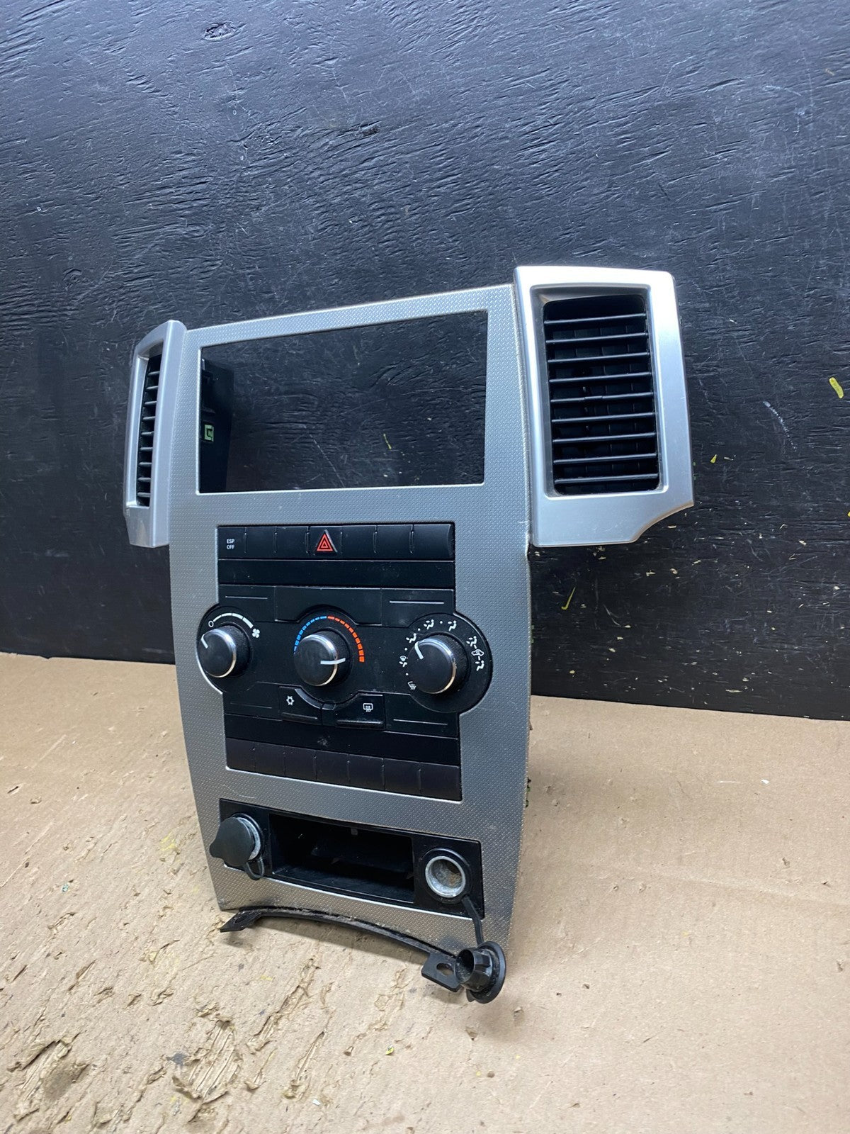 2008 2009 2010 Jeep Grand Cherokee A/C Climate Control Bezel T8638 DG2