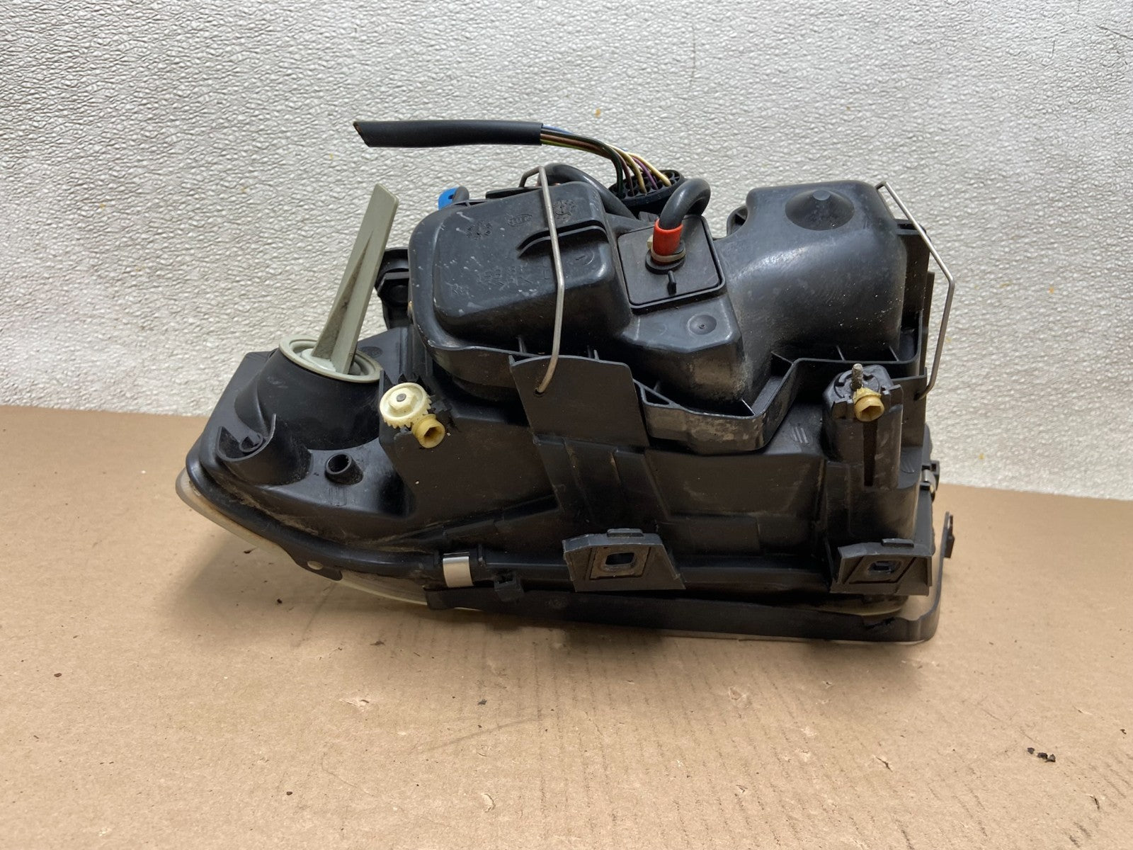 2002 to 2004 Audi A6 Right Passenger RH Side Xenon Headlight OEM AB5020 DW4