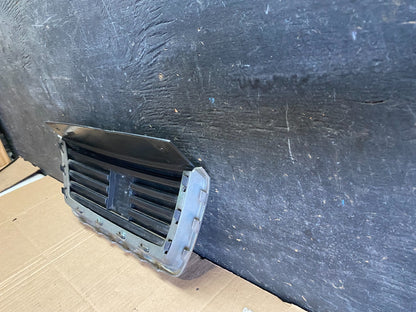 2004 2005 2006 Saturn Vue Front Upper Grille Grill Q0483 DG4
