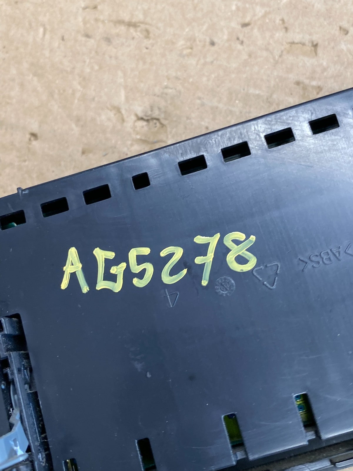 2004 to 2008 Ford F150 Radio Climate Dash Bezel Surround Black ag5278 DG7