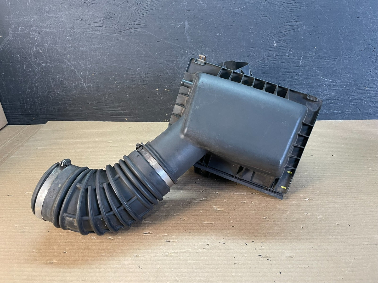 2005 to 2010 Jeep Grand Cherokee 4.7L Air Cleaner Intake Box AF3380 DG0