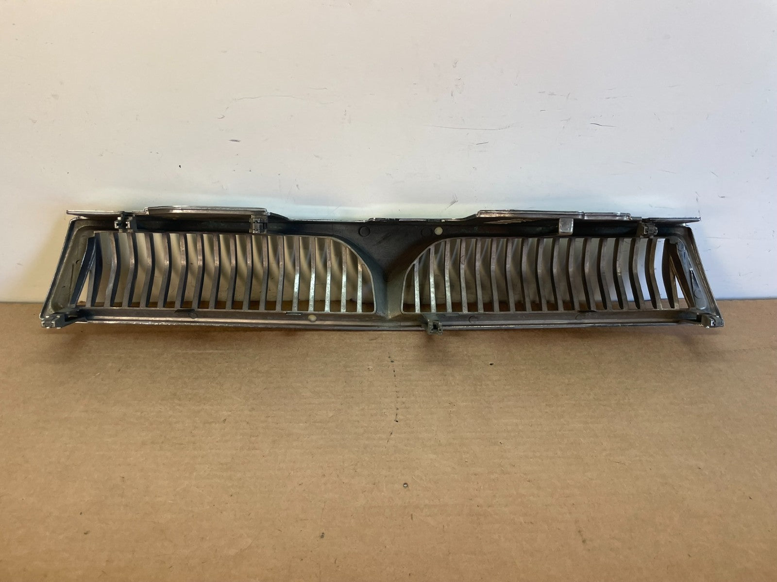 1999 to 2001 Mitsubishi Galant Front Upper Grille Grill AF87233