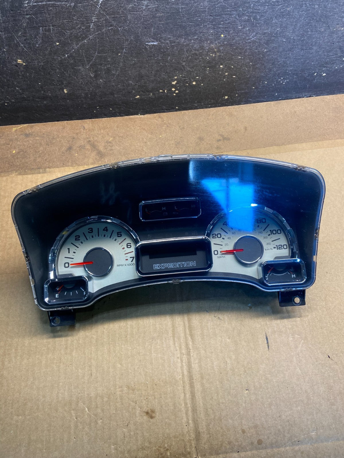 2007 2008 Ford  Expedition Speedometer Cluster Gauge Oem Y7420 DG1