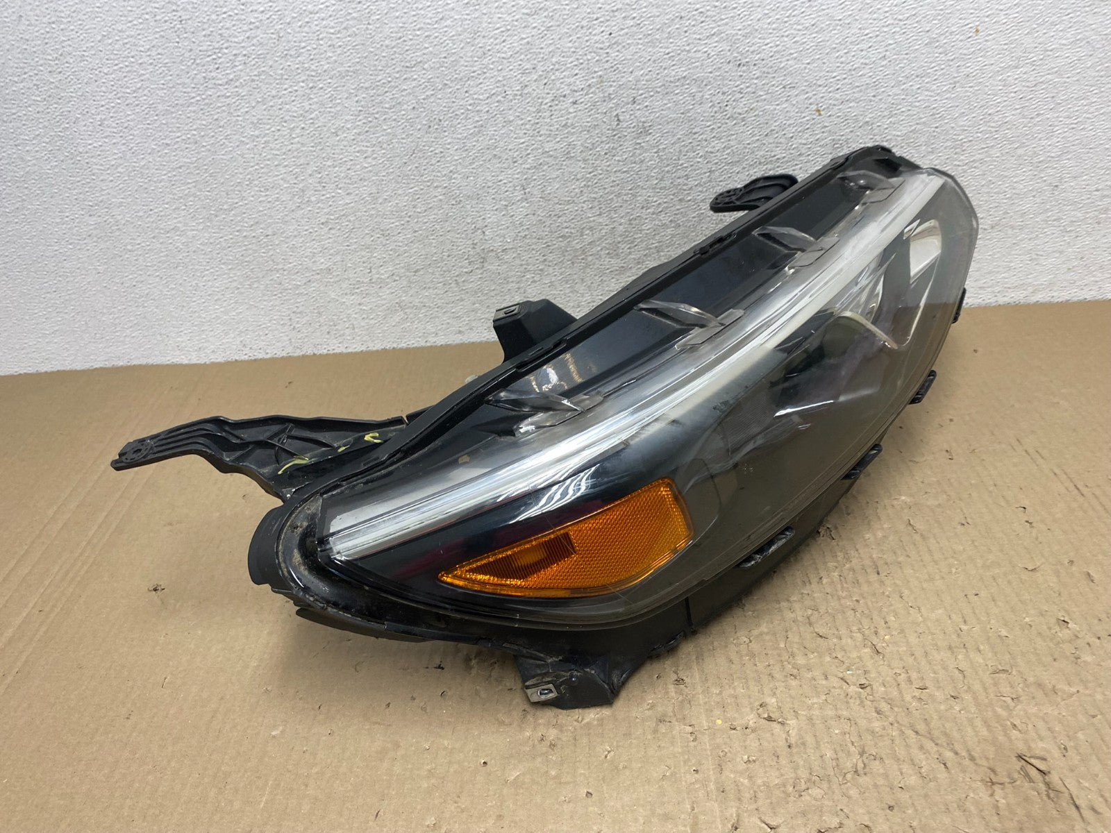 2016 - 2018 Chevrolet Malibu Right Passenger RH Halogen Headlight AF2825 DW2