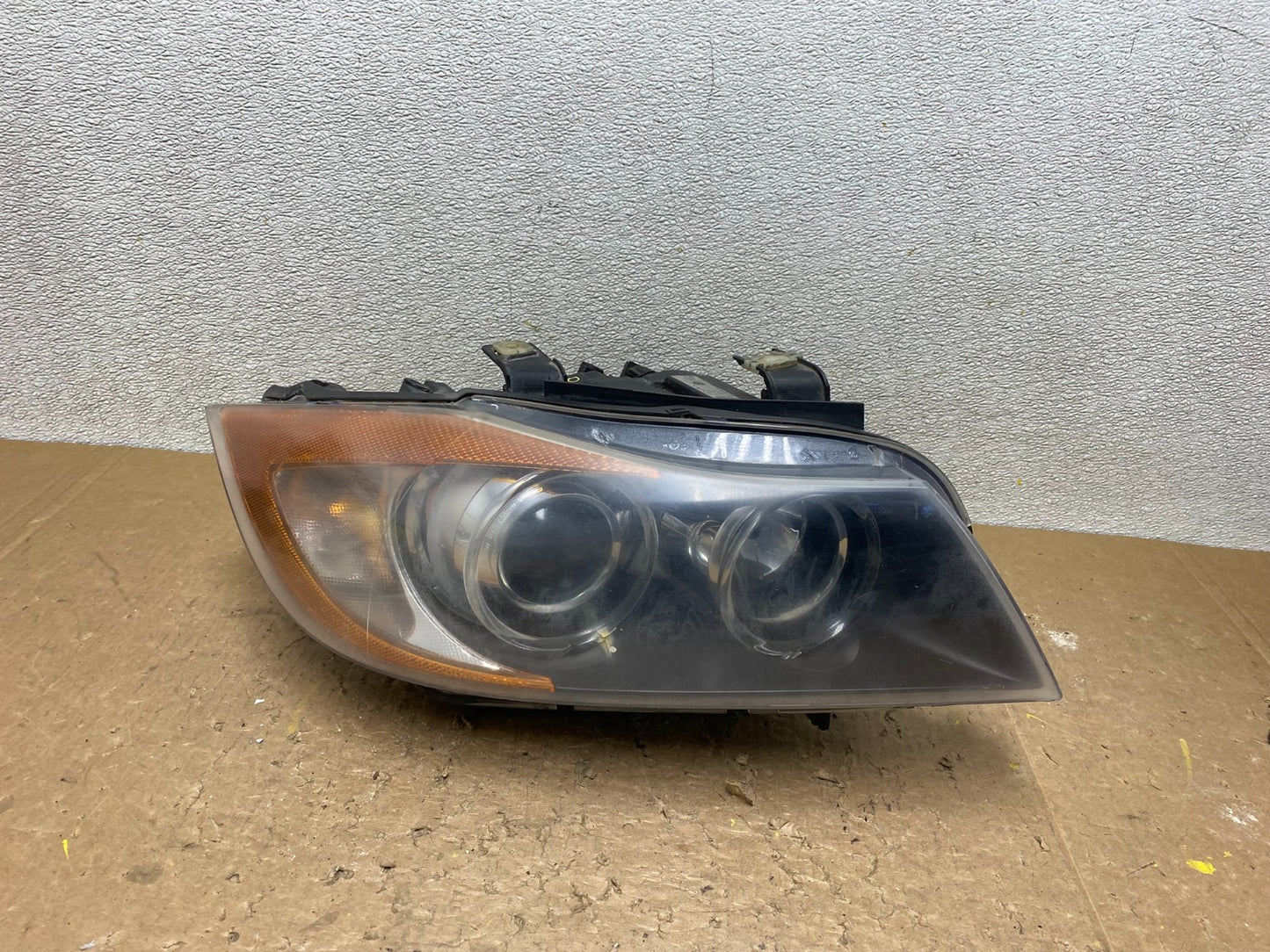 Xenon HID AFS 2006 to 2008 BMW 3 Series Headlight Right Passenger Side OEM V64000
