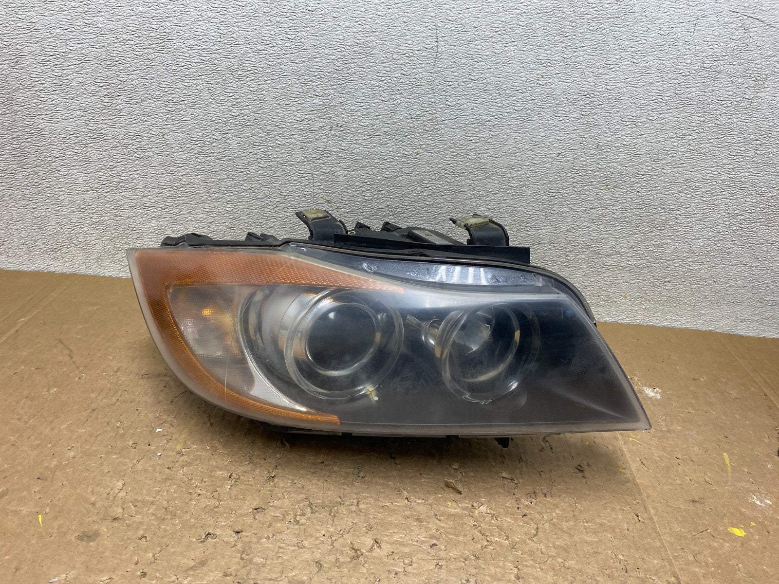 Xenon HID AFS 2006 to 2008 BMW 3 Series Headlight Right Passenger Side OEM V64000