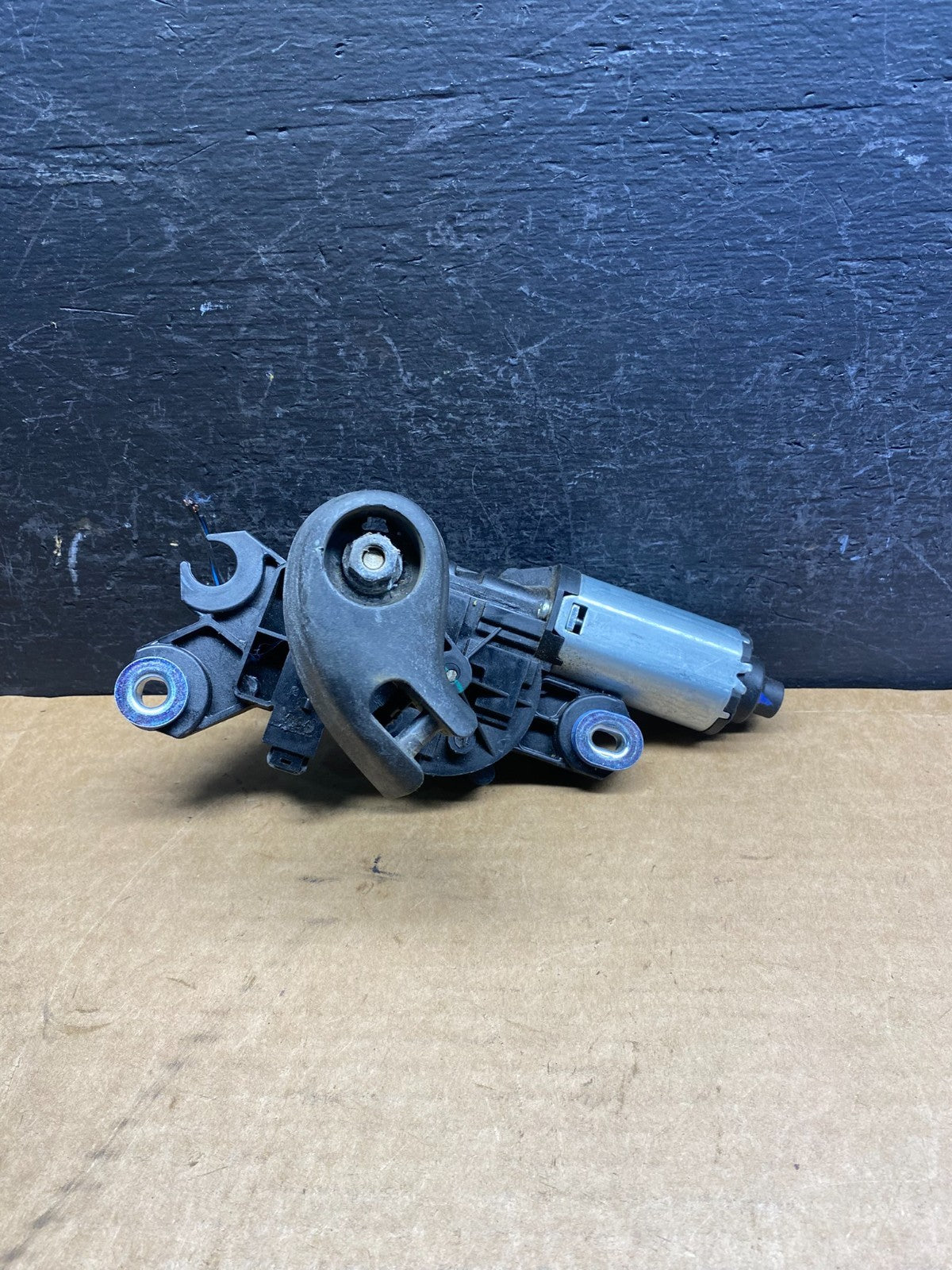 2008-2016 Volvo V70 XC60 XC70 Tailgate Back Door Rear Wiper Motor Wiper AD75280