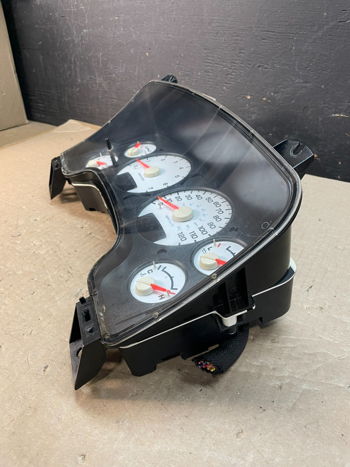 2004 - 2005 Dodge Ram 1500 Instrument Speedometer Gauge Cluster AE3380 DG2