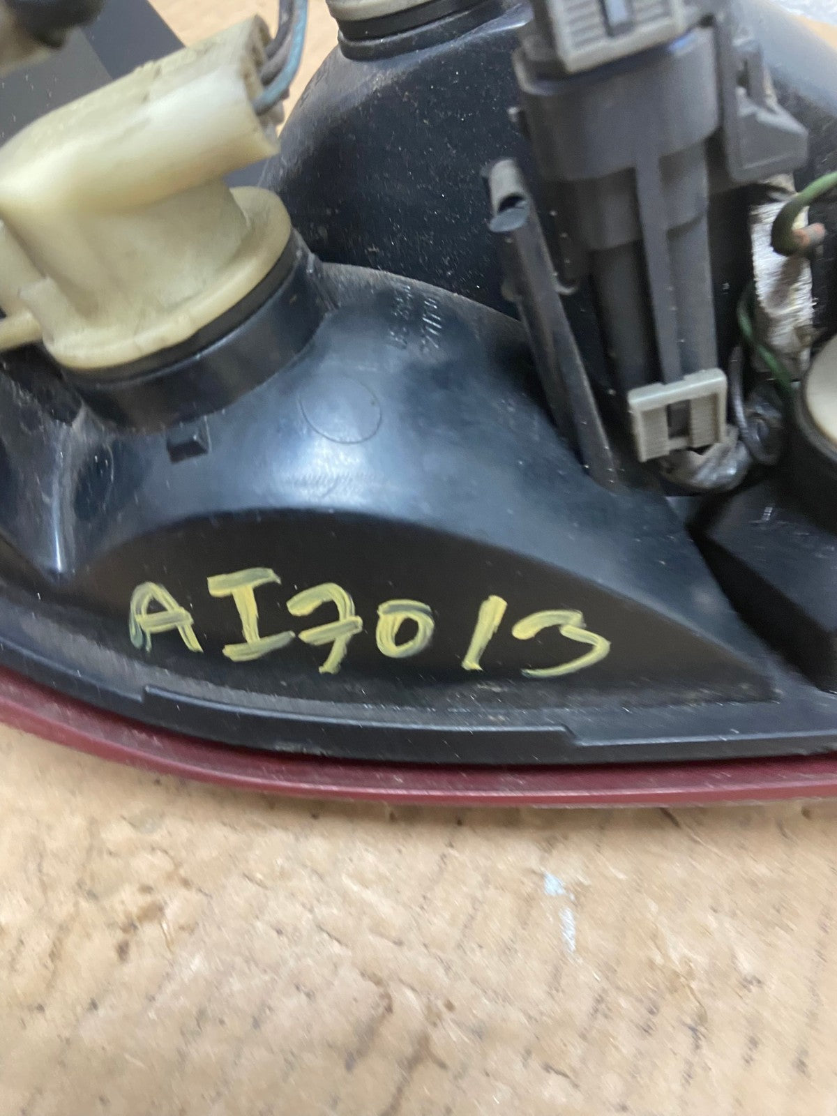 2000-2002 Saturn SL S-Series Right Passenger RH Side Tail Light AI7013 LK6