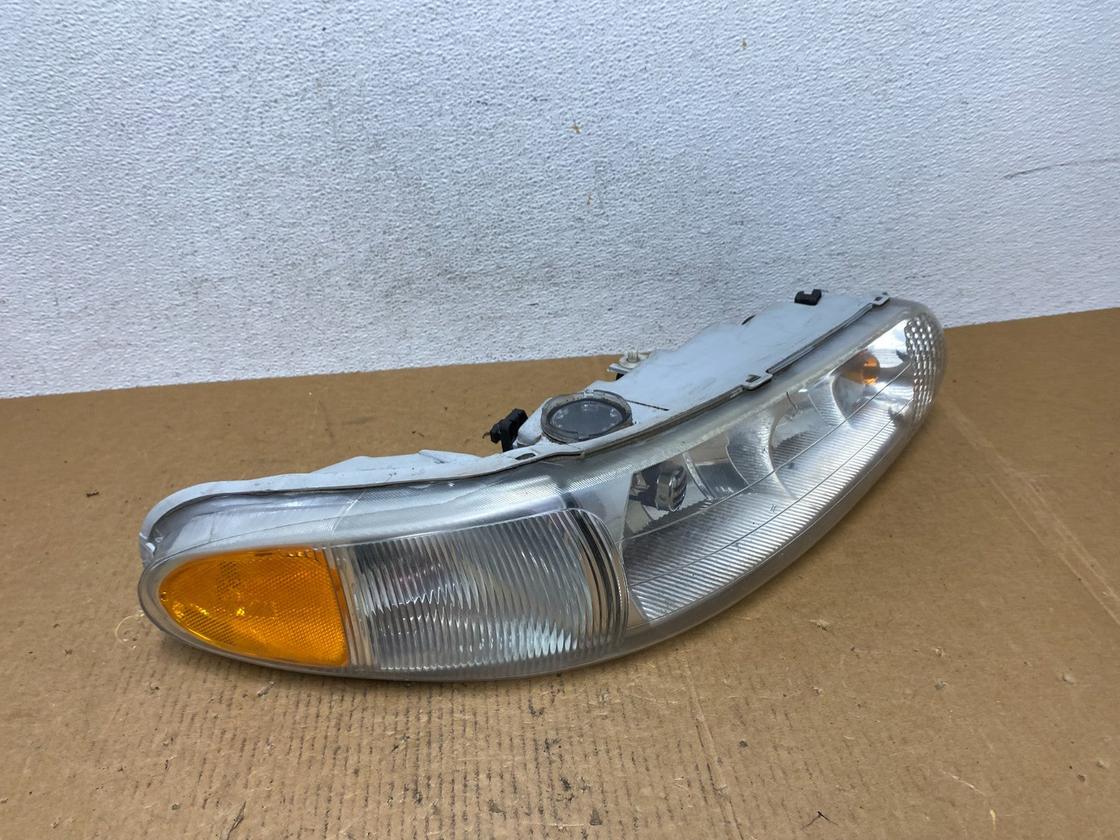 1997-2005 Buick Century Right Passenger RH Side Headlight Halogen AE0591 DW2