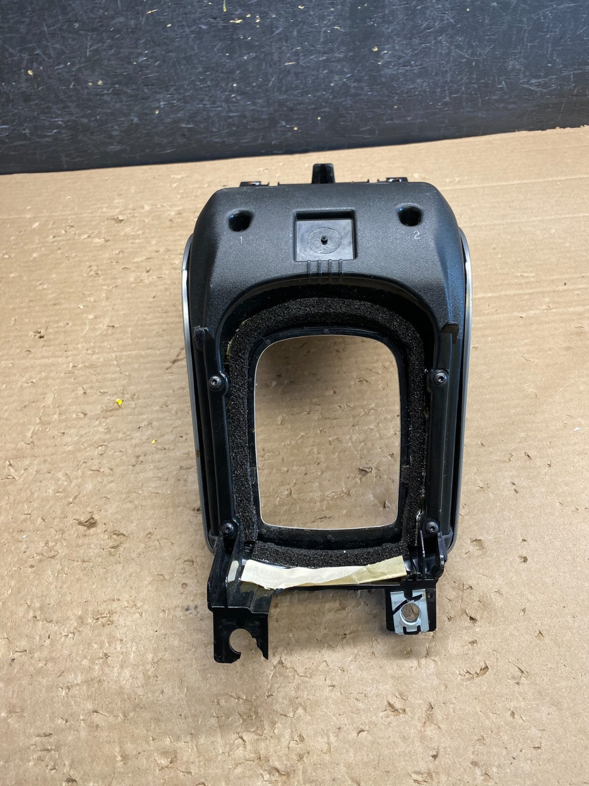 2004 2005 2006 Volvo S40 Radio Climate Control Shifter Panel Bezel AG84556