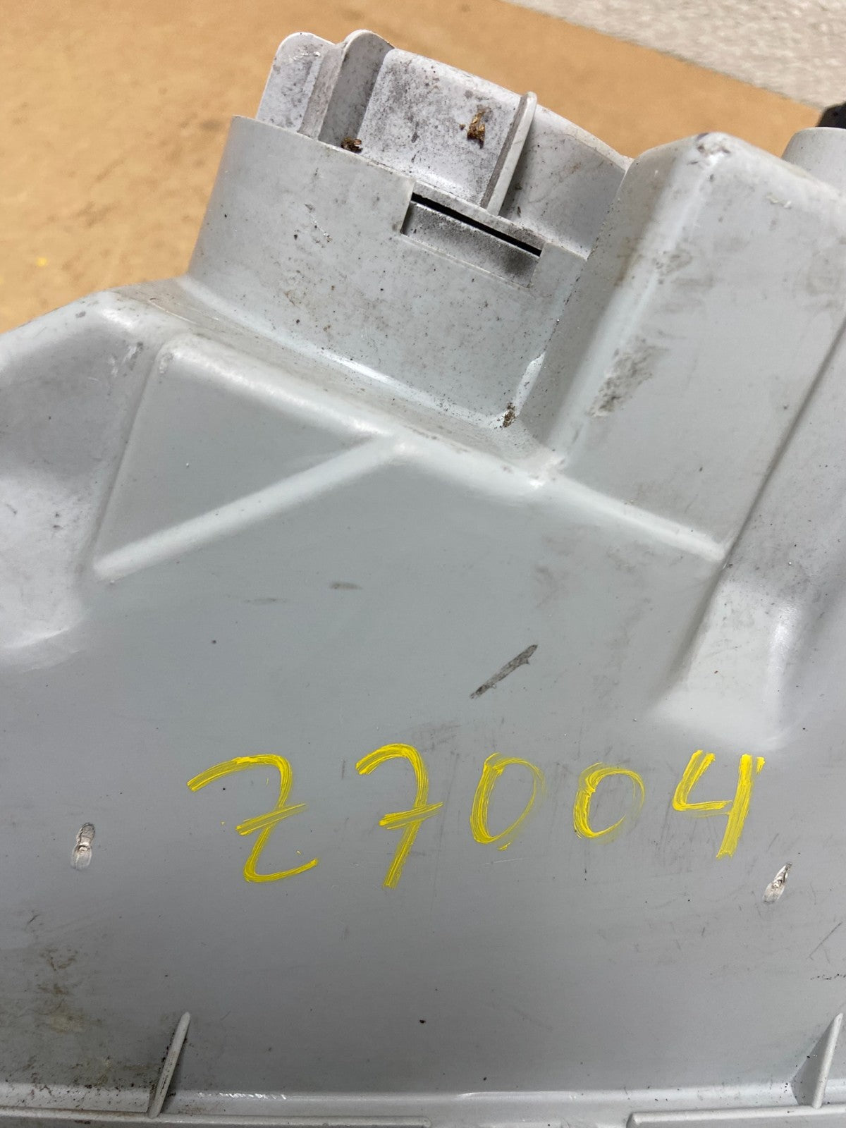 2002 to 2005 Kia Sedona Right Passenger RH Side Headlight Oem Z7004 DW9