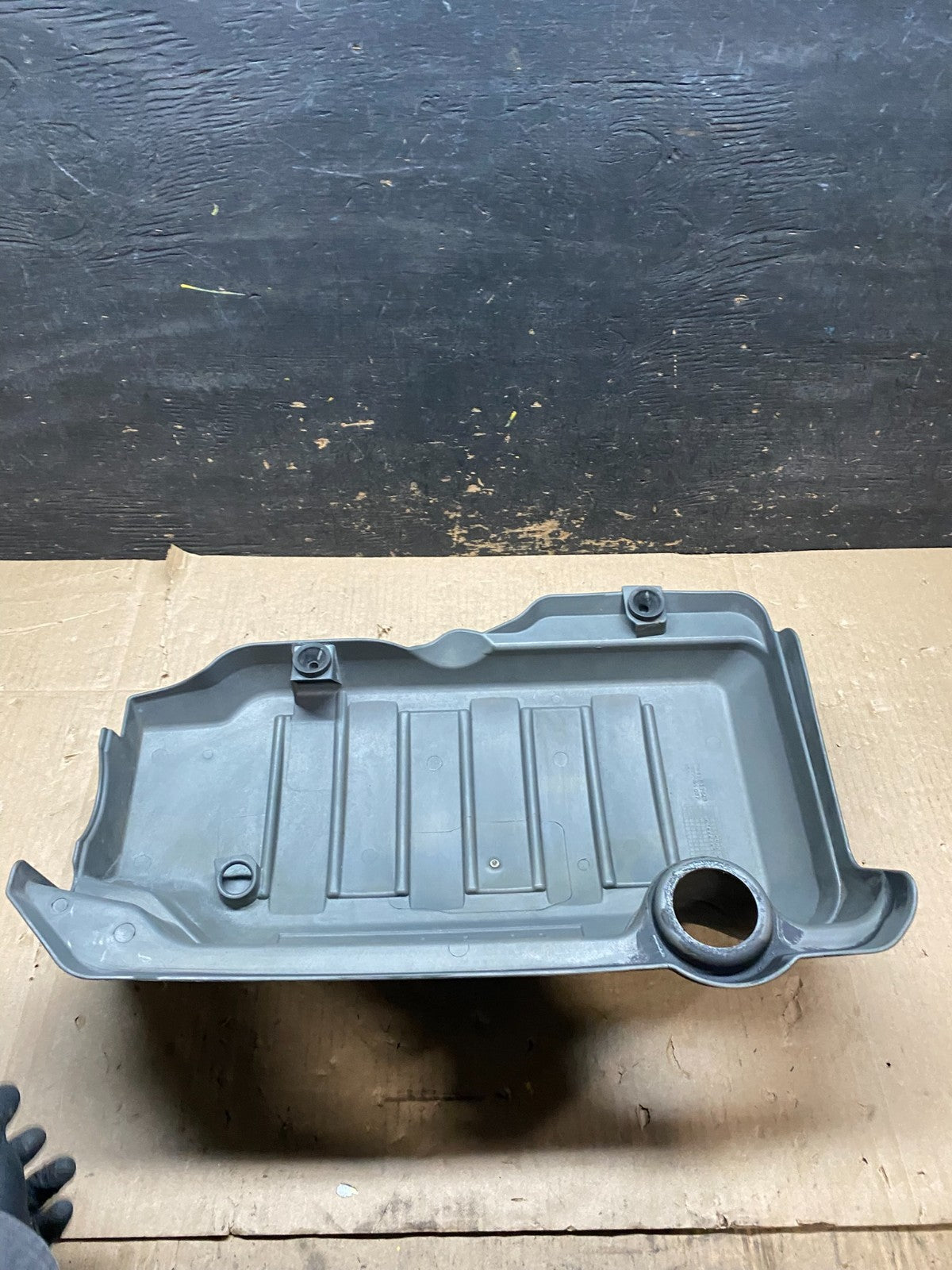 2007 to 2012 GMC Acadia 3.6L VVT Engine Cover Shield U0261 DG5