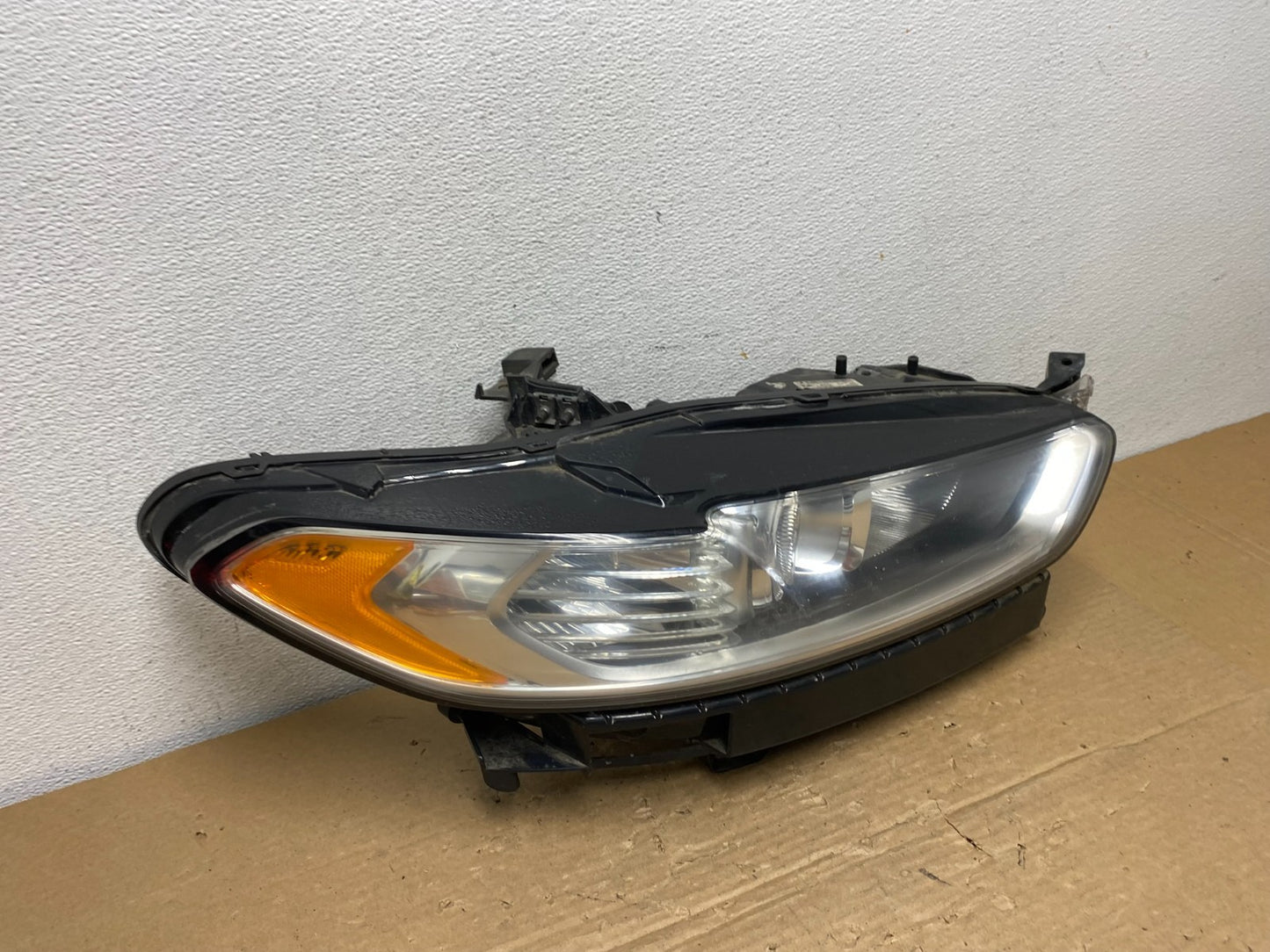 2013 to 2016 Ford Fusion Right Passenger Rh Side Headlight AD4054 DW2