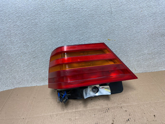 1992-1994 Mercedes W140 S600SEL S600 Left Driver Lh Tail light OEM X9347 DG0