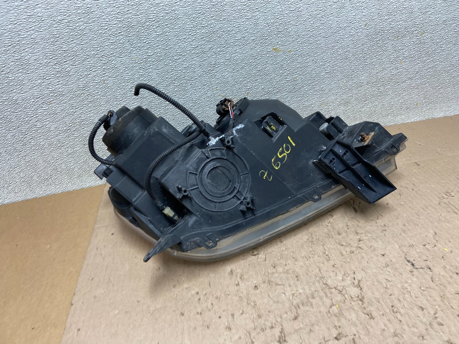 2006 to 2013 Suzuki Grand Vitara Left Driver LH Side Headlight Z6501 DW8