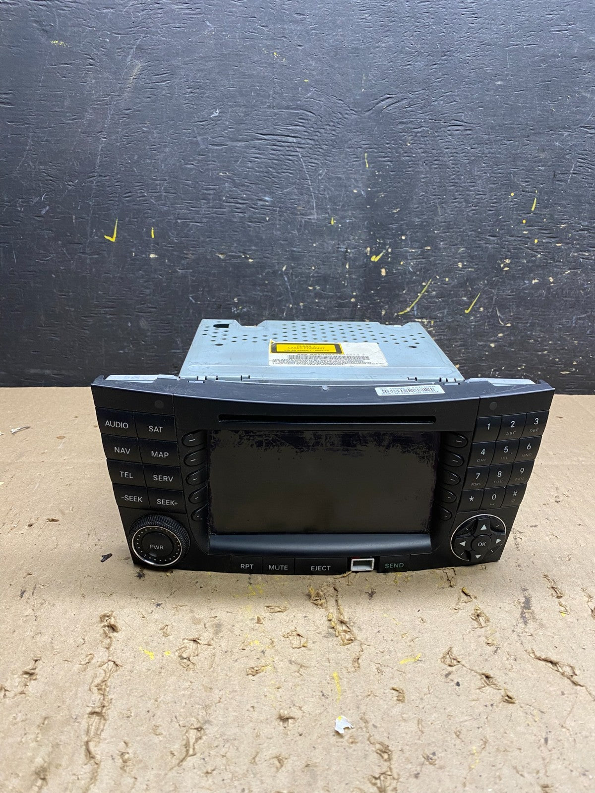 2003 2008 Mercedes E320 E350 Head Screen Display Radio CD Player Stereo U5562 DG0