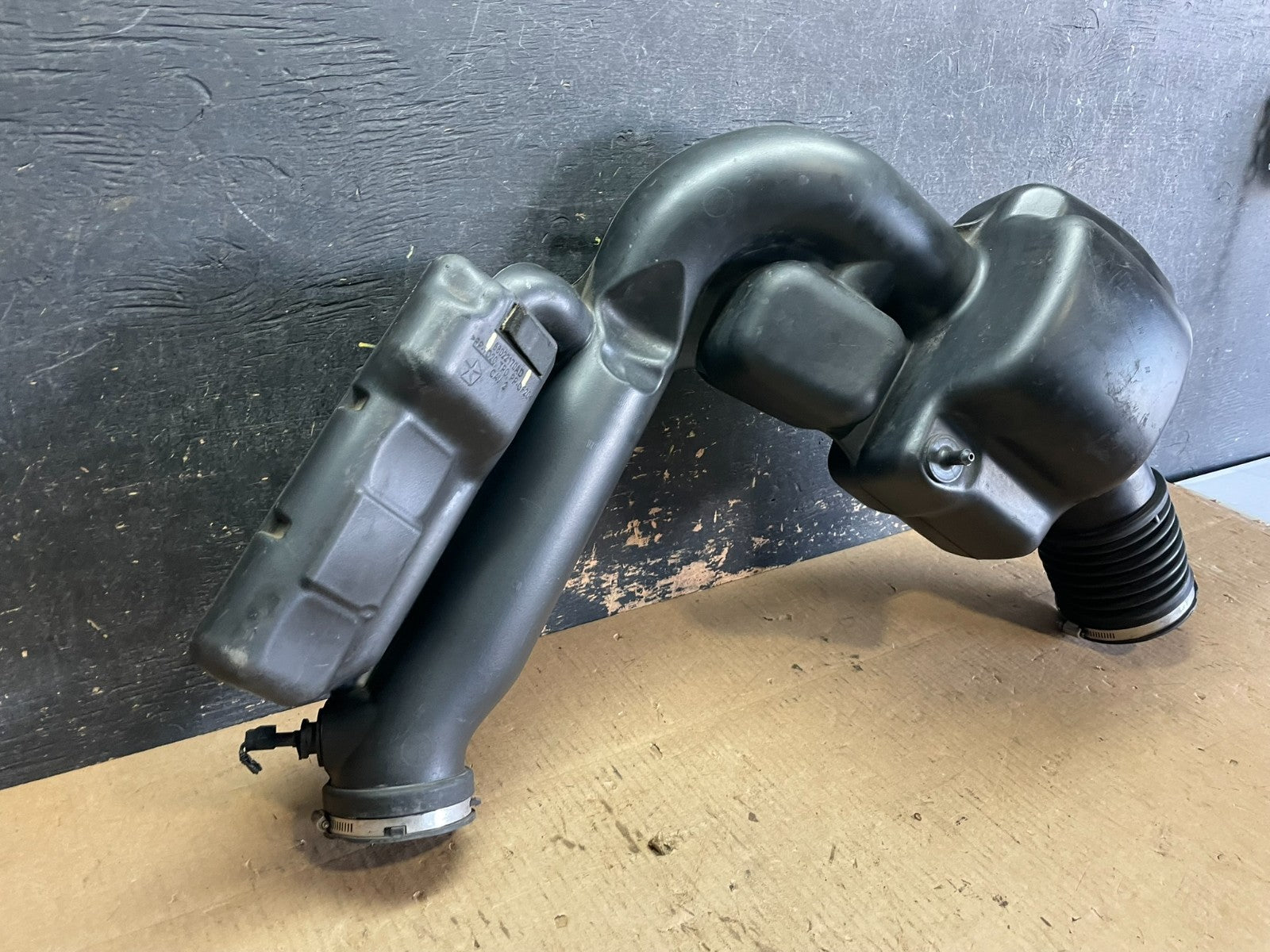 2011 - 2013 Dodge Durango 3.6L Resonator Air Intake Tube aa2410 DG5