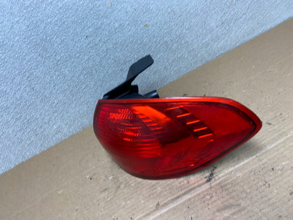 2006-2007 Subaru Tribeca B9 Right Passenger Rh Side Tail Light Oem AB4671 LK1