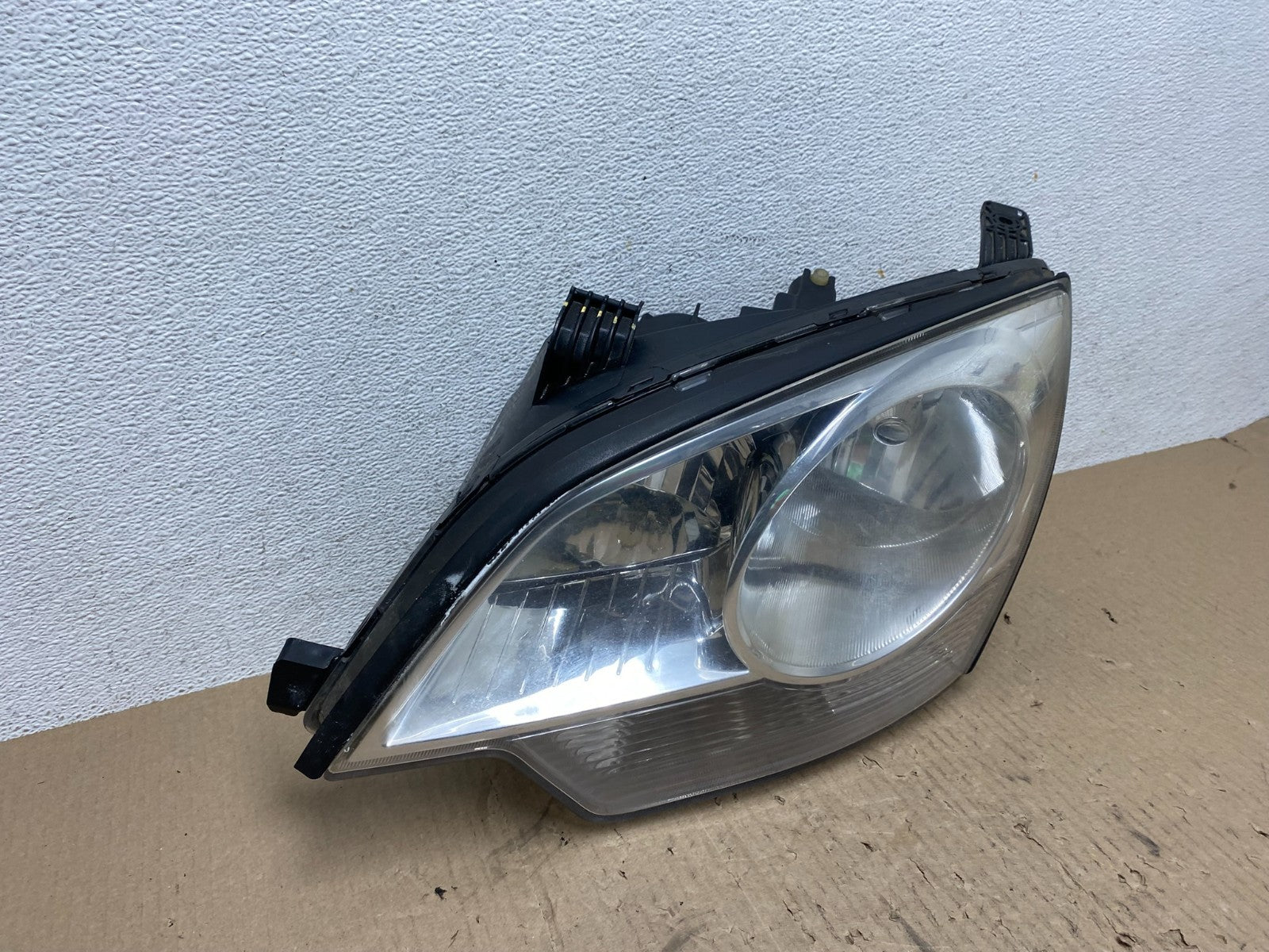 2008 2009 2010 Saturn Vue Headlight Left Driver LH Halogen AE7100 DW2