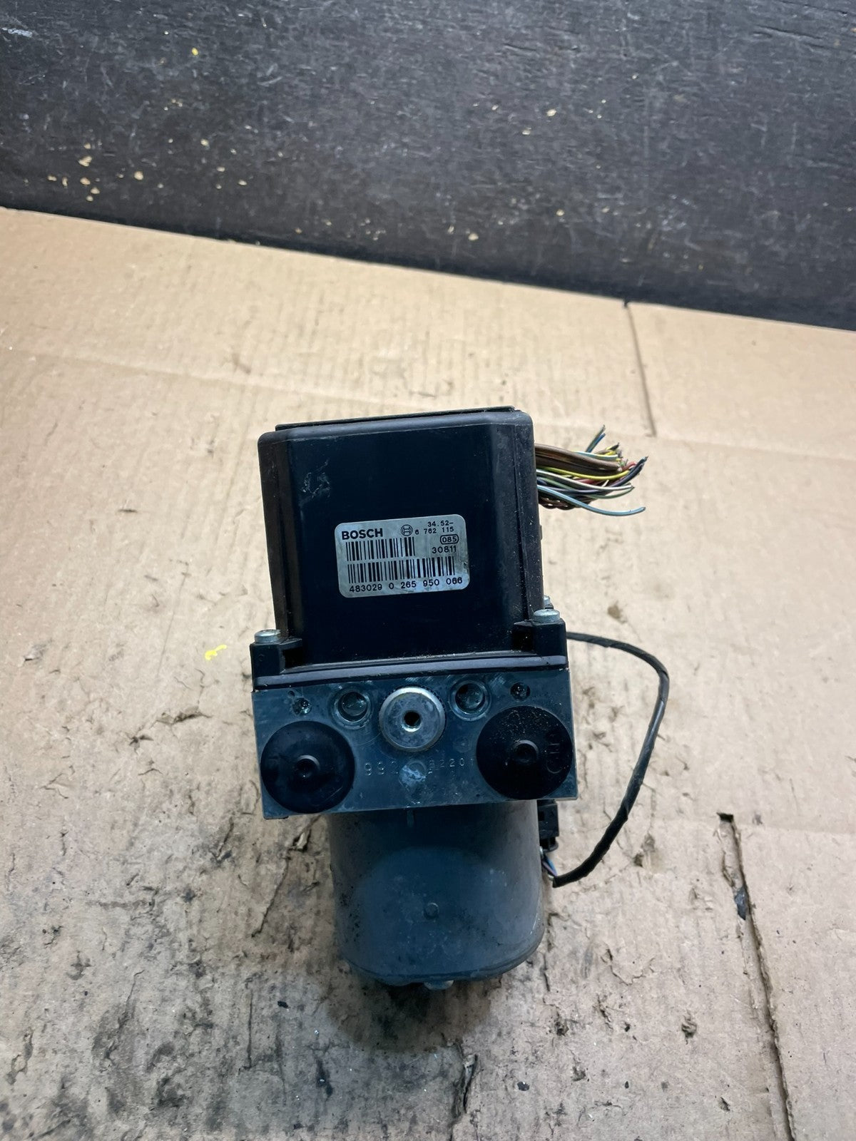 2001 2002 2003 BMW 325i 330i ABS Anti Lock Brake Pump 3451 6762113 W1229 DG0