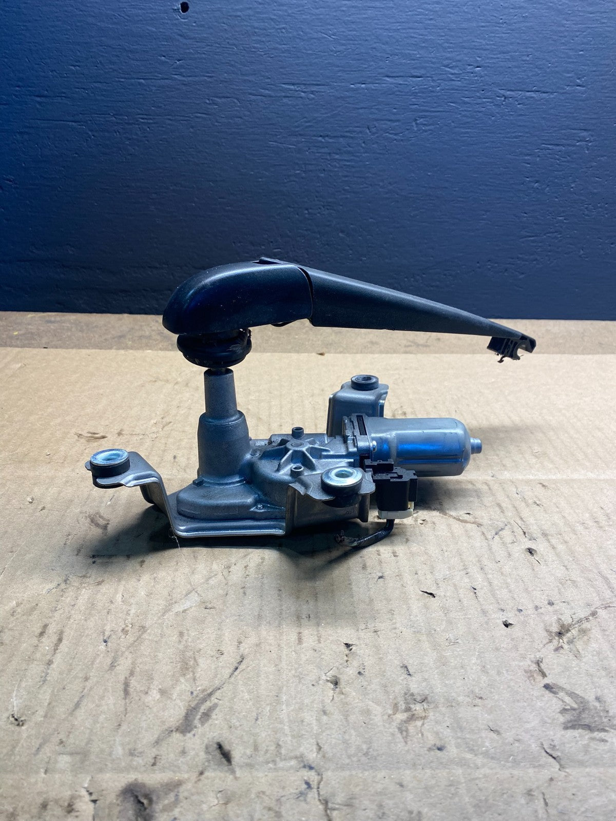 2014-2021 Dodge Durango  Tailgate Back Door Rear Wiper Motor Wiper AB4121 DG1