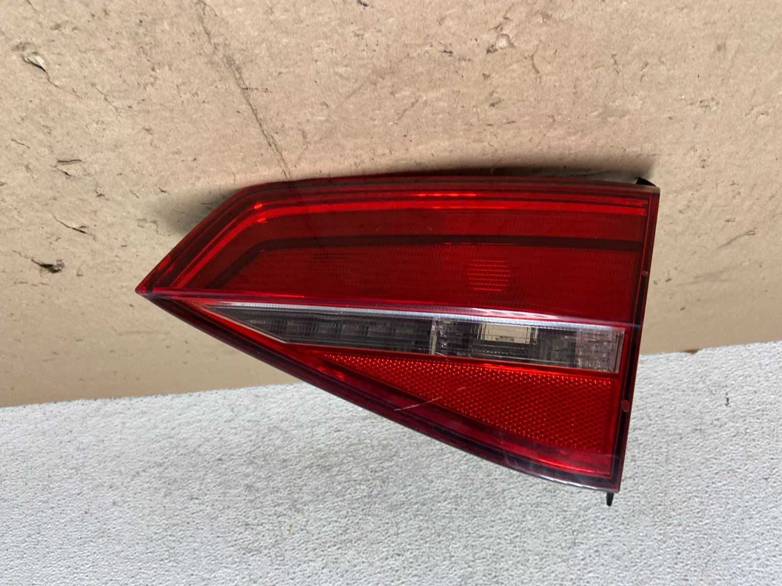 2015 - 2018 Volkswagen Jetta Right Passenger Side Tail Light Inner AG5662 DW0