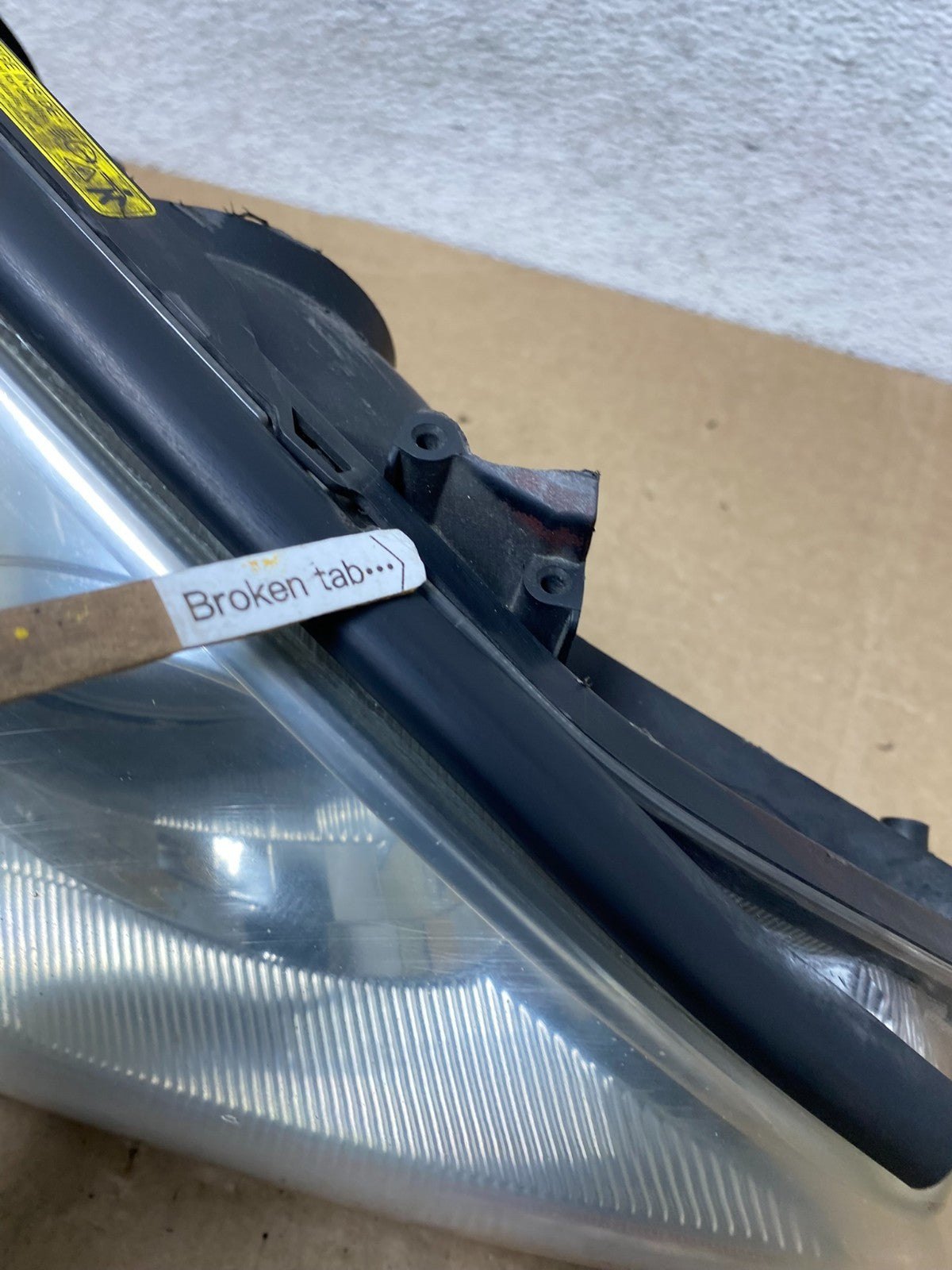 2004-2005 Toyota Sienna Right Passenger Xenon Headlight AG0553 DW5