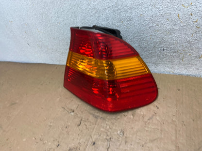 2002 - 2005 BMW 3 E46 Series Right Passenger RH Side Tail Light AI9167 LK1
