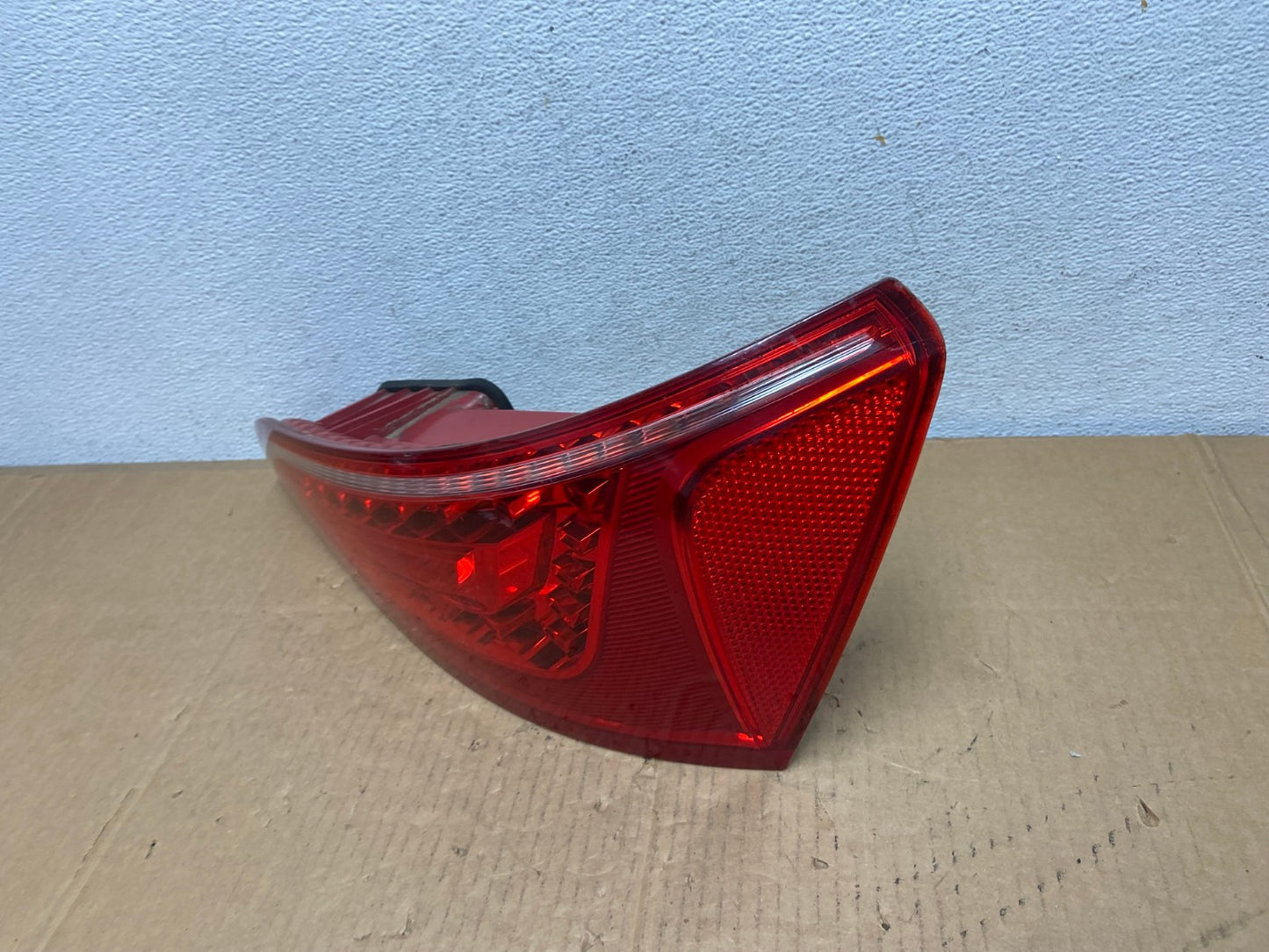 2009 to 2012 Audi Q5 Right Passenger RH Side Tail light AD0904 LK1