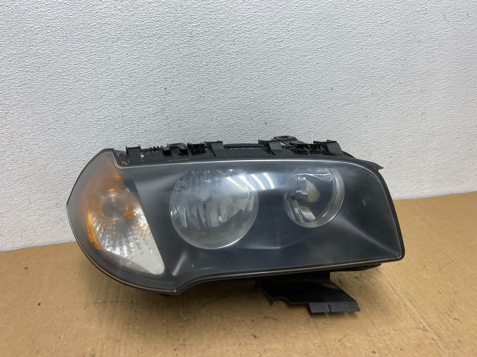 2004 to 2006 Bmw X3 Right Passenger Rh Halogen Headlight AD1273 DW0