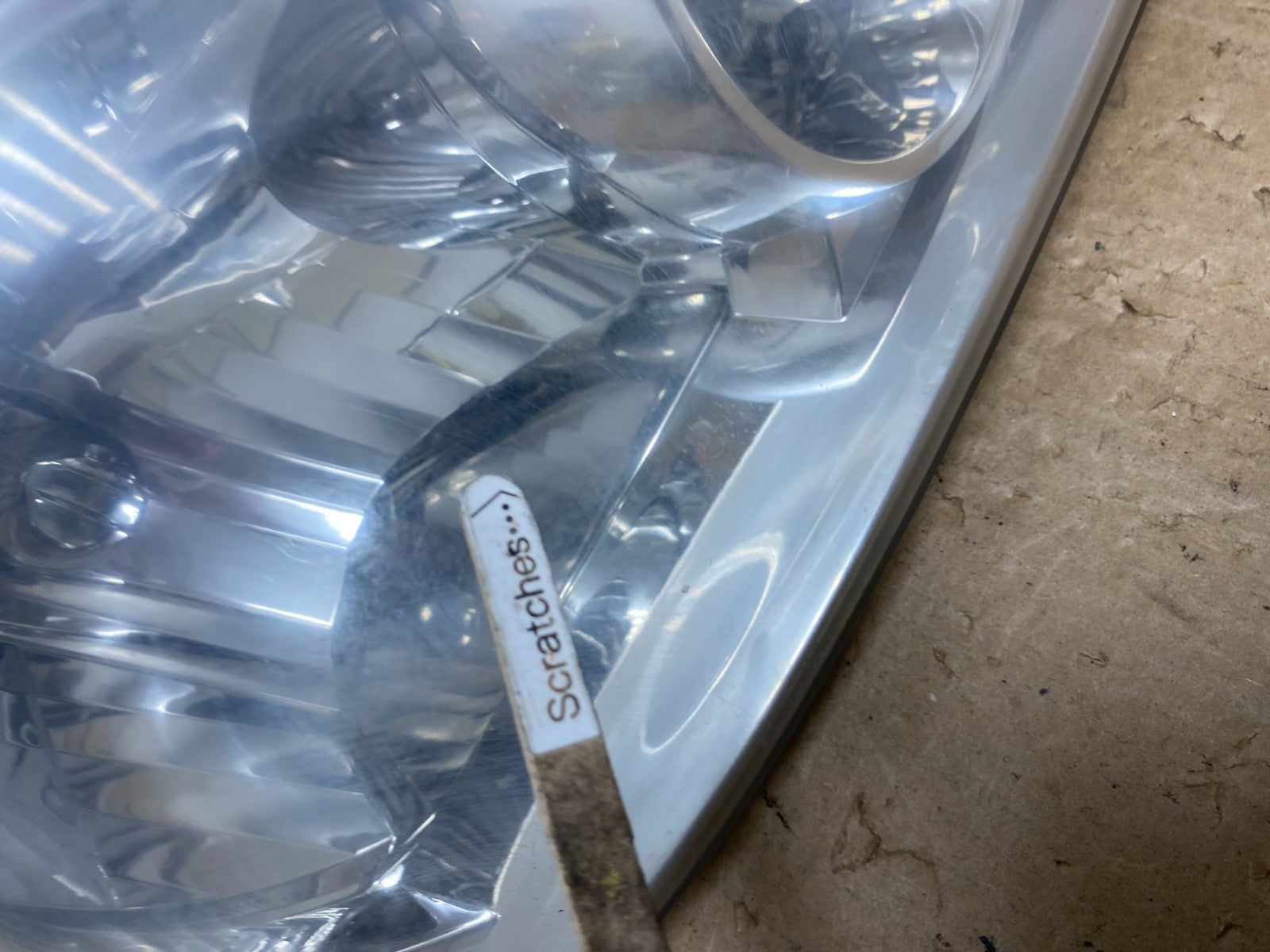 2002 to 2005 Kia Sedona Right Passenger RH Side Headlight AF9827 DW3