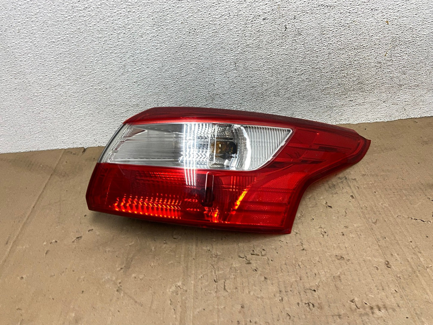 2012 2013 2014 Ford Focus Sedan Right Passenger Rh Side Tail Light AE9245 LK0