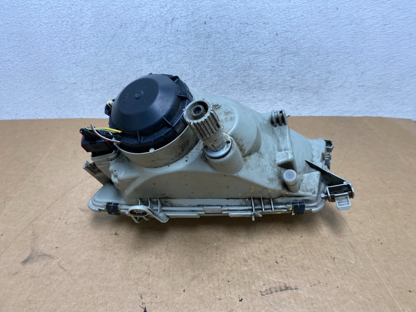 1999 to 2003 Saab 9-3 Front Right Passenger Side Headlight AE3223 DW5