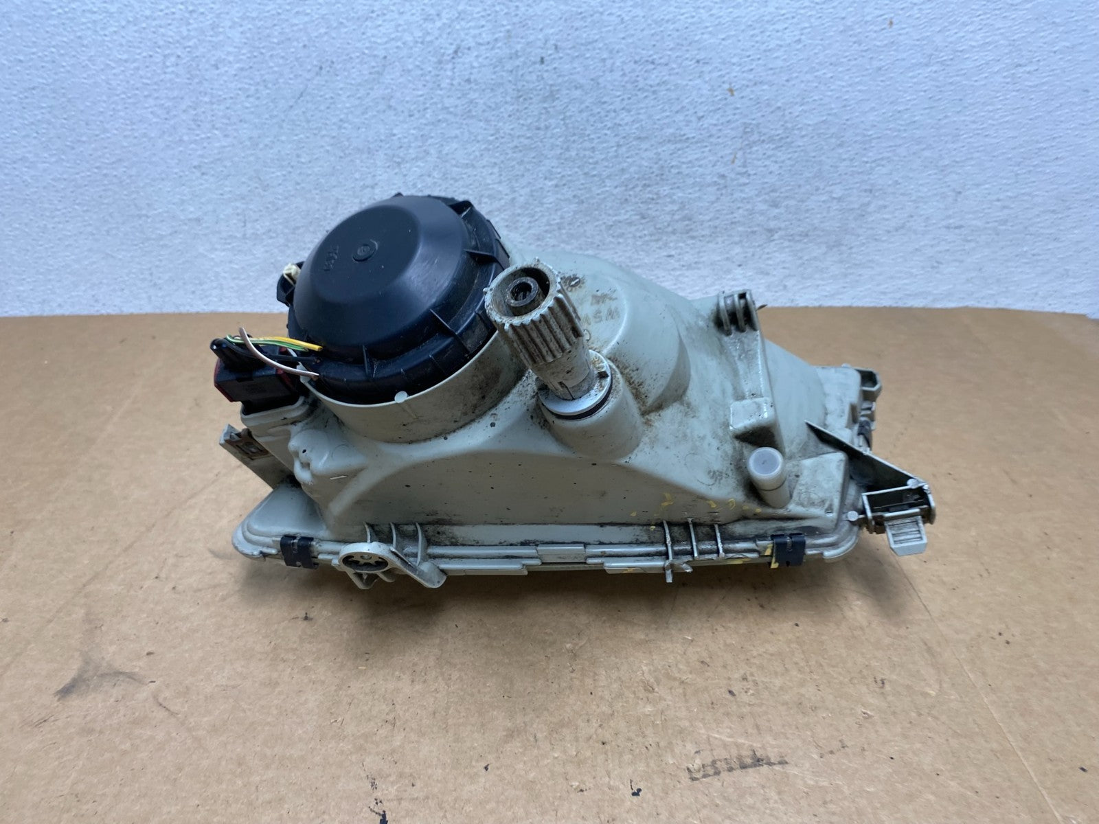 1999 to 2003 Saab 9-3 Front Right Passenger Side Headlight AE3223 DW5