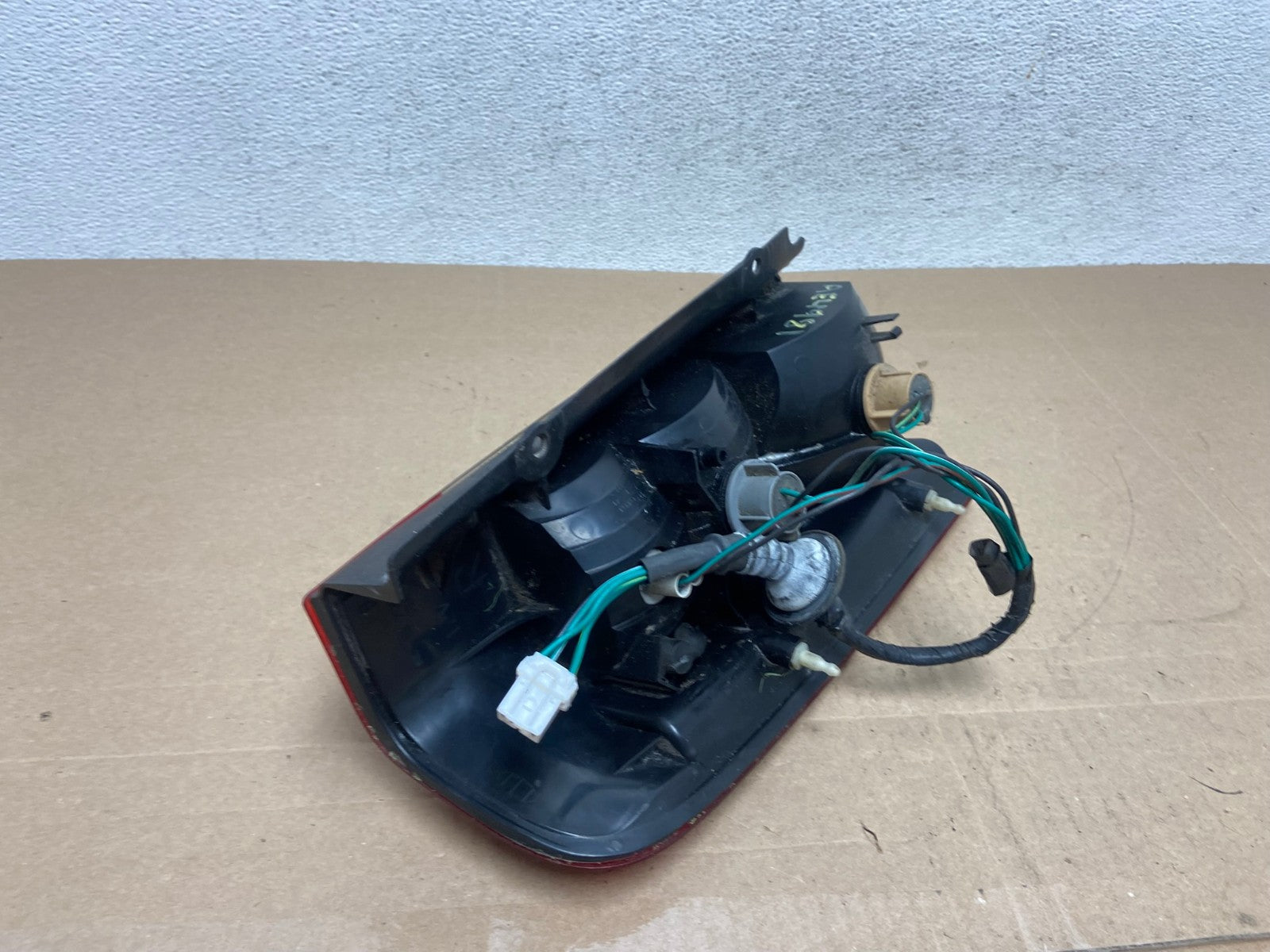 2002 2003 2004 Nissan Xterra Right Passenger RH Side Tail Light AE4981 LK4