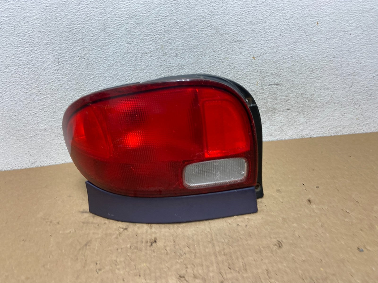 1995 to 2001 Geo Metro Left Driver Right Side Tail Light AF8108 DG0