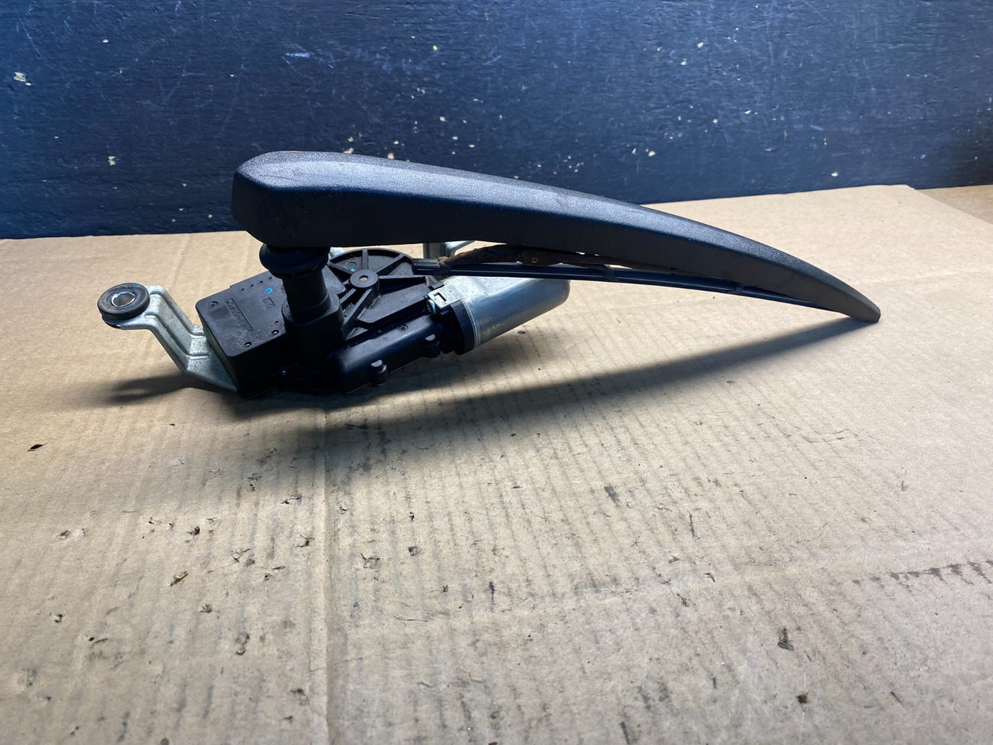 2010 to 2016 Cadillac SRX Rear Windshield Washer Wiper Motor AA7737 DG3